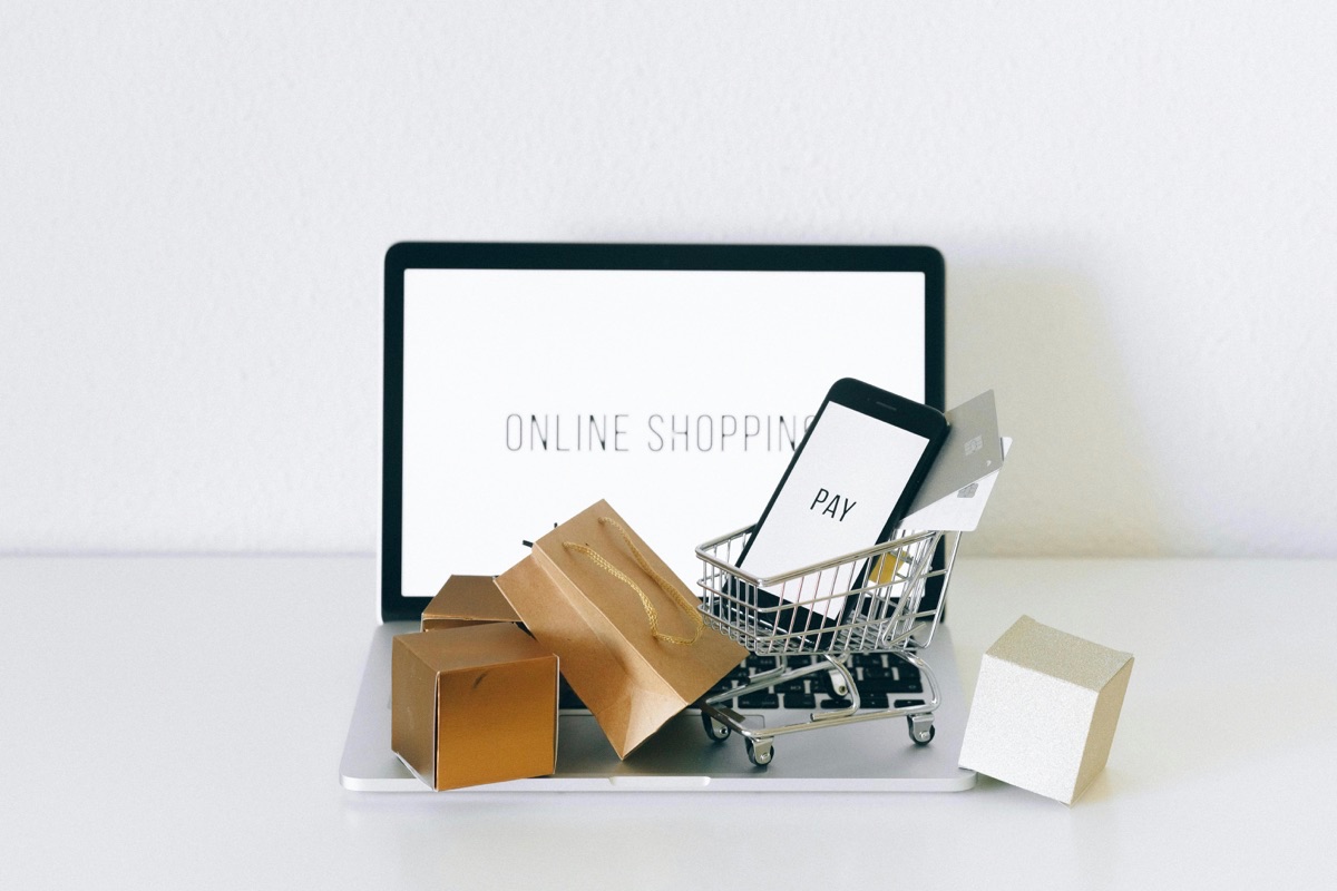 Maximizing Virtual Try-Ons and Other New Tech for Your Online Storefront